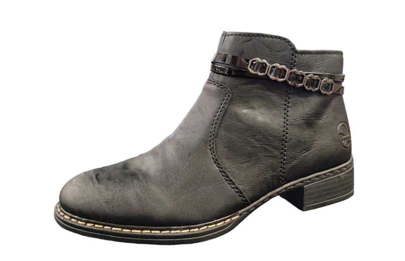 Ankle boots