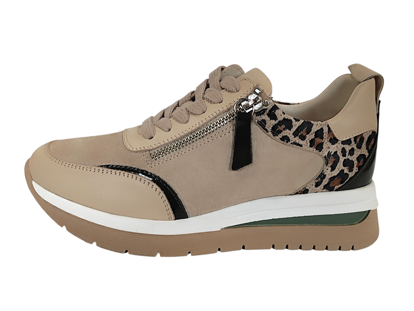 Fashion sports shoes